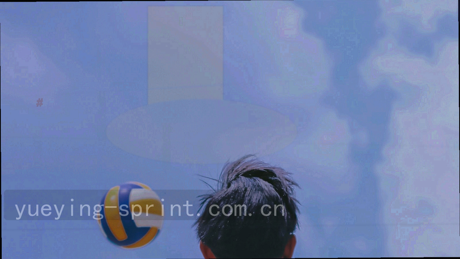 电脑屏幕与移动设备轮廓并排的抽象示意图，左侧为纵向排列的数据卡片，右侧为多列展开的联赛对比视图